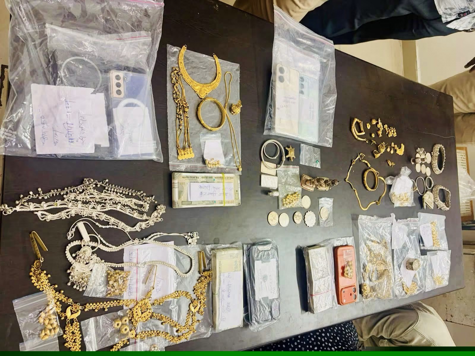 एसीपी के घर नकबजनी मामले में कोलार पुलिस की बड़ी कार्रवाई, अब तक करीब 71 लाख रुपये का मशरूका बरामद